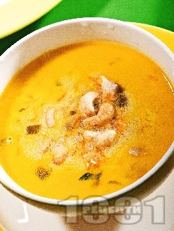 Пилешка жълта супа с кашу и зеленчуци (без картофи и без фиде) - снимка на рецептата